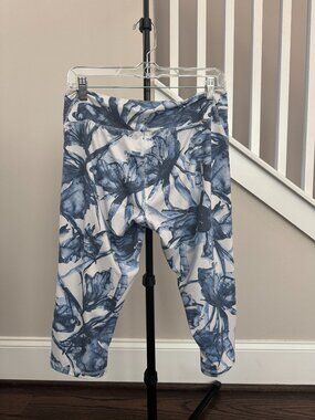 Blue and White Floral Athletic Capri Length legging